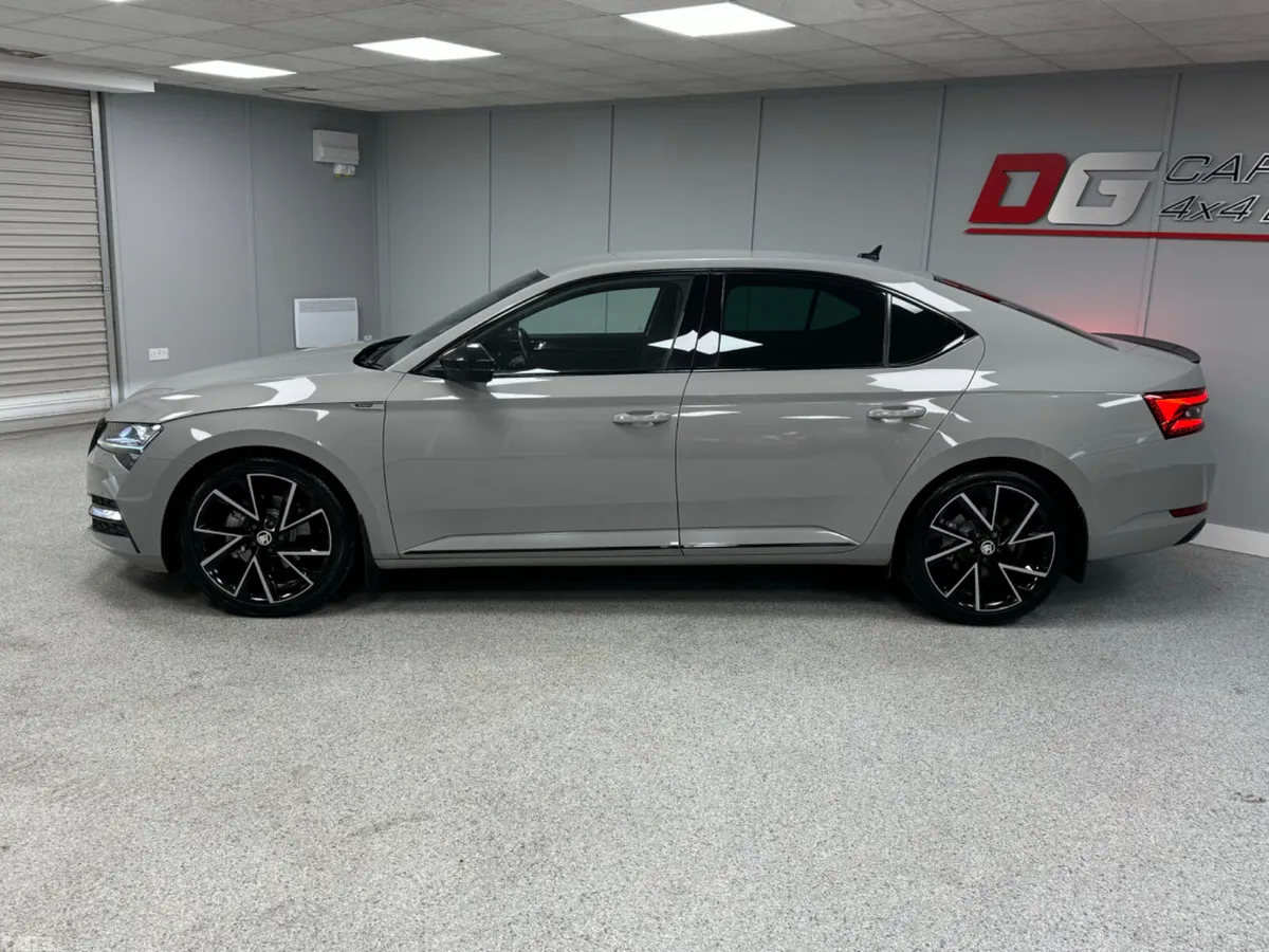 Skoda Superb Hatchback, Diesel, 2019, Grey