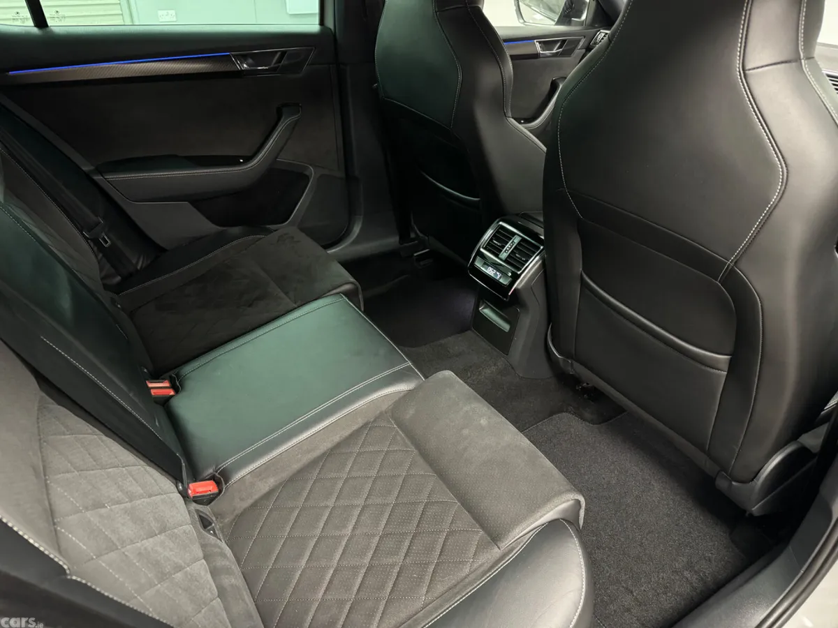 Skoda Superb Hatchback, Diesel, 2019, Grey