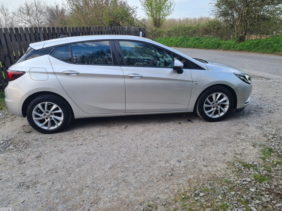 Vauxhall Astra Hatchback, Diesel, 2019, Silver