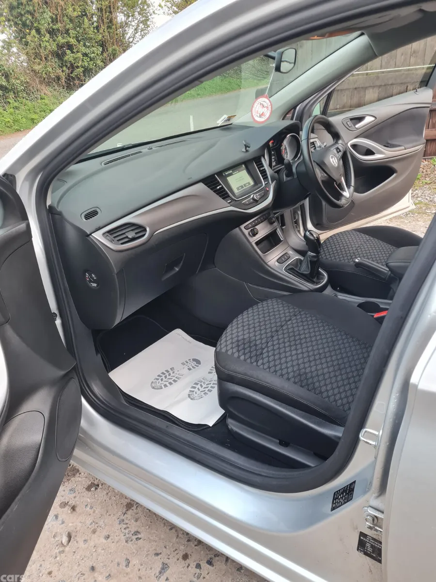 Vauxhall Astra Hatchback, Diesel, 2019, Silver