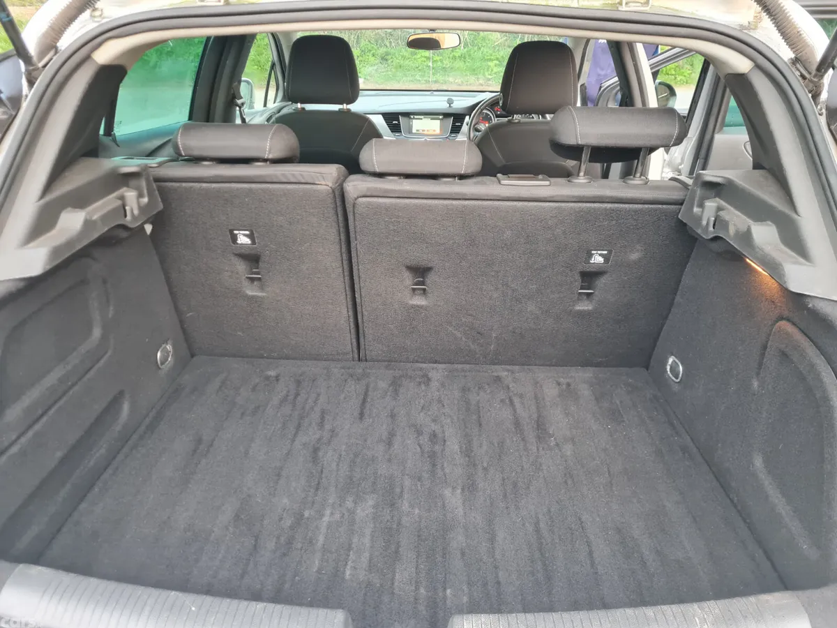 Vauxhall Astra Hatchback, Diesel, 2019, Silver