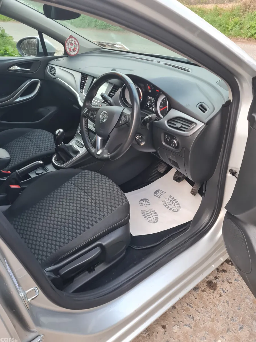 Vauxhall Astra Hatchback, Diesel, 2019, Silver