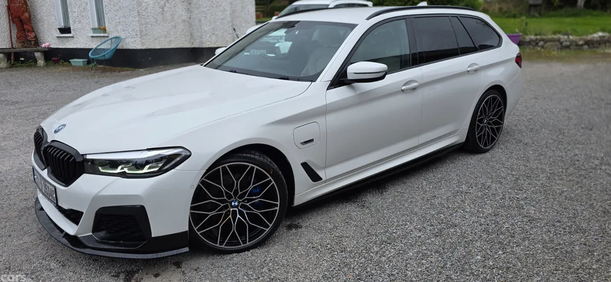 BMW 5-Series Estate, Petrol Plug-in Hybrid, 2022, White