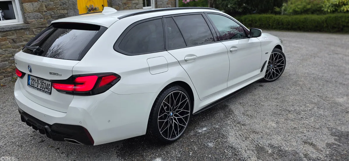BMW 5-Series Estate, Petrol Plug-in Hybrid, 2022, White