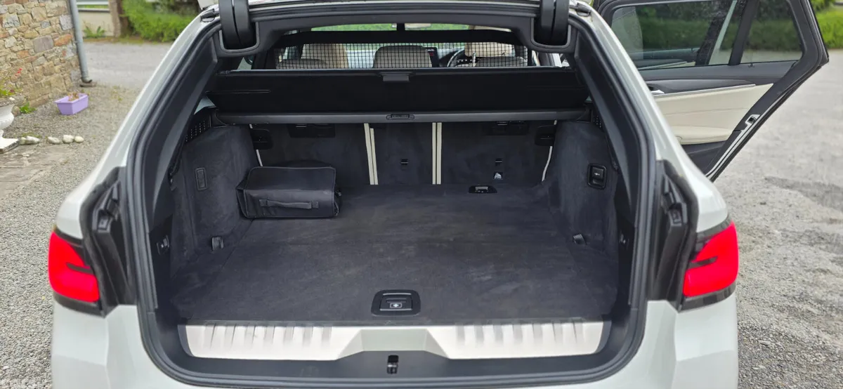 BMW 5-Series Estate, Petrol Plug-in Hybrid, 2022, White