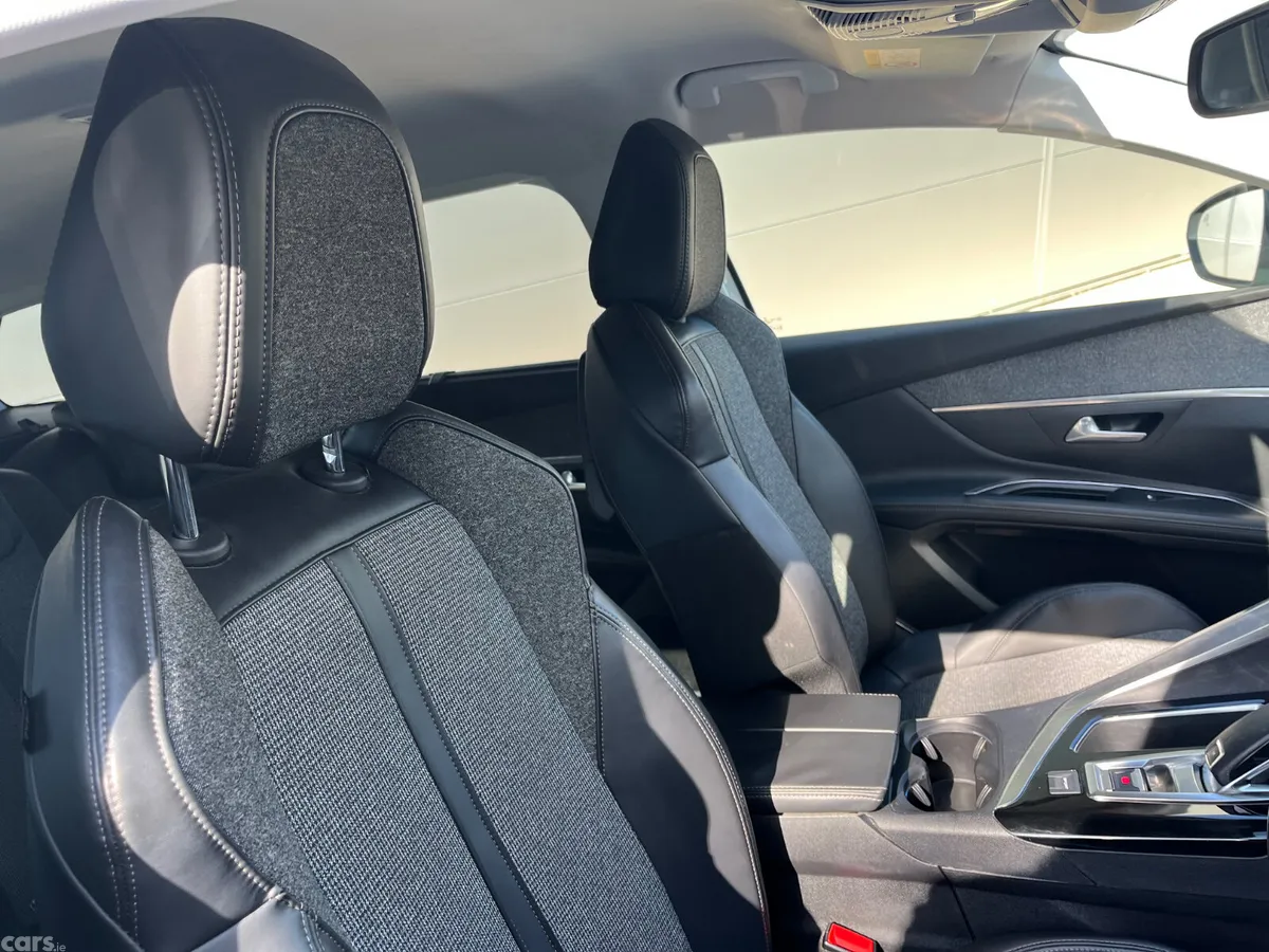 Peugeot 5008 MPV, Diesel, 2018, White