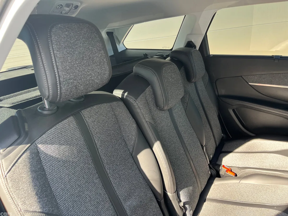 Peugeot 5008 MPV, Diesel, 2018, White