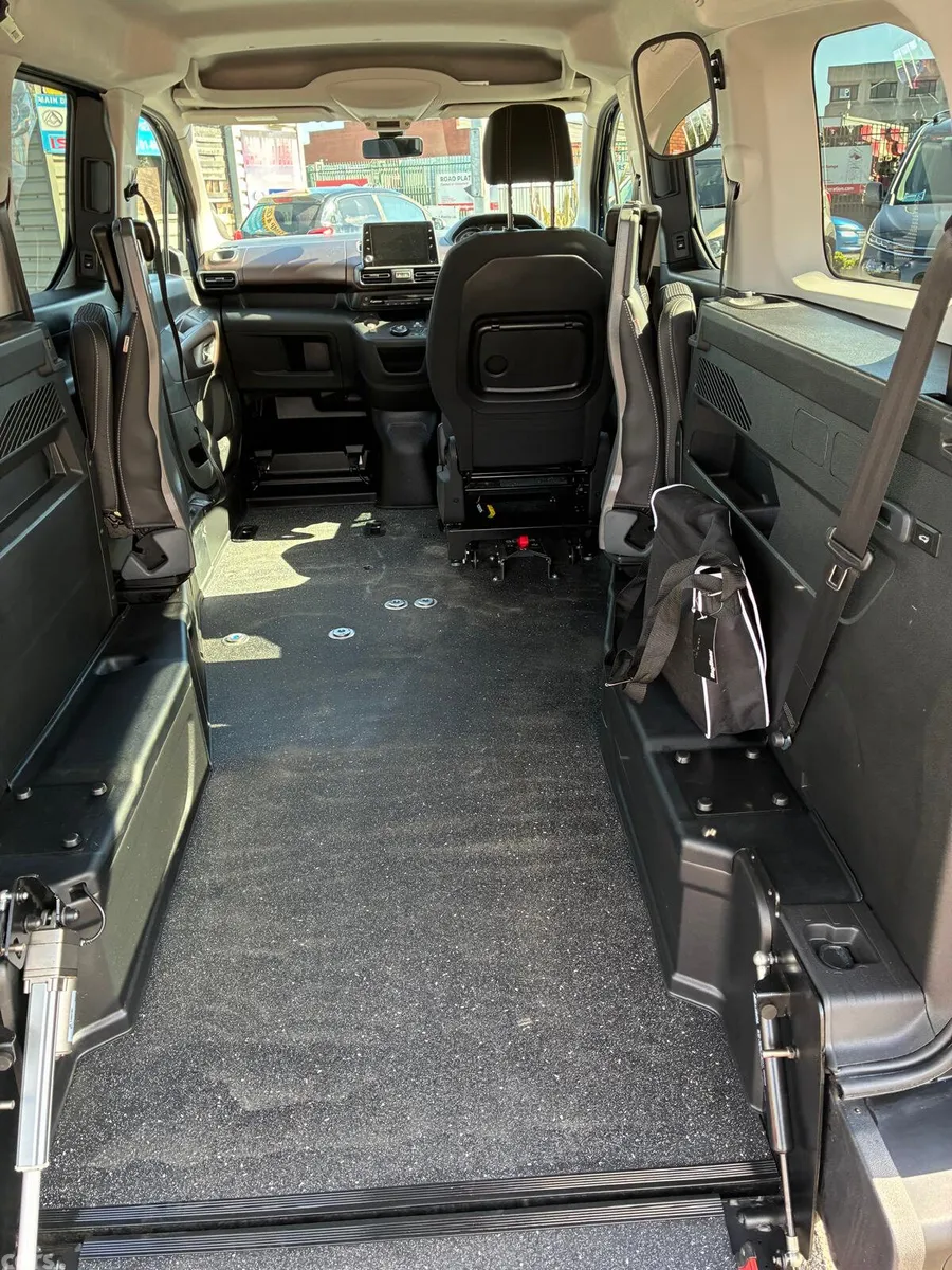 Peugeot Rifter MPV, Diesel, 2023, Blue