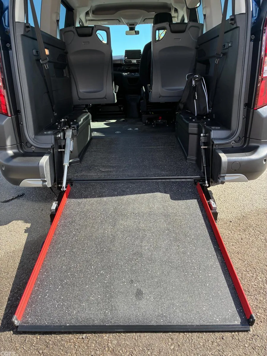 Peugeot Rifter MPV, Diesel, 2023, Blue