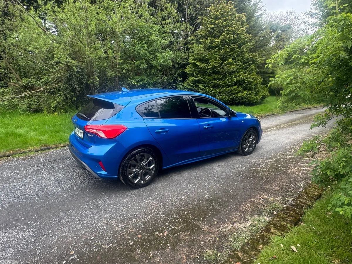 Ford Focus Hatchback, Petrol Hybrid, 2022, Blue