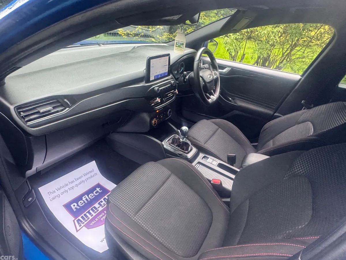 Ford Focus Hatchback, Petrol Hybrid, 2022, Blue