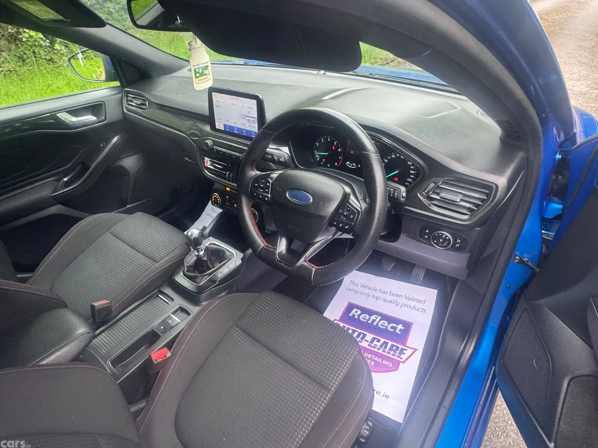 Ford Focus Hatchback, Petrol Hybrid, 2022, Blue