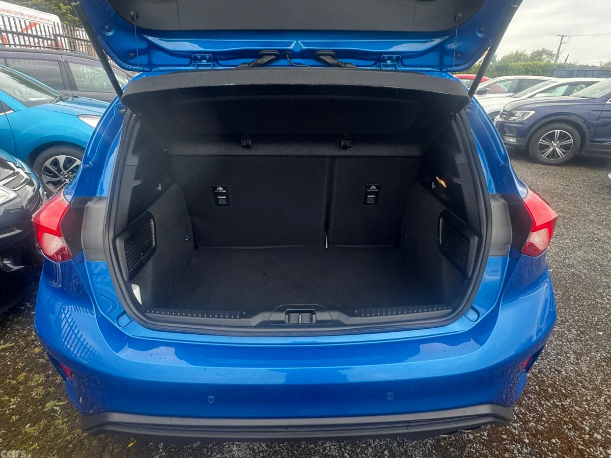Ford Focus Hatchback, Petrol Hybrid, 2022, Blue
