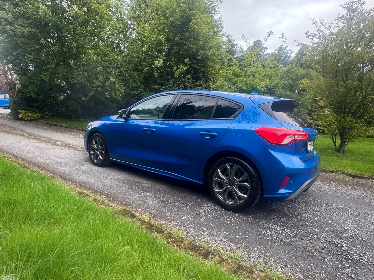 Ford Focus Hatchback, Petrol Hybrid, 2022, Blue
