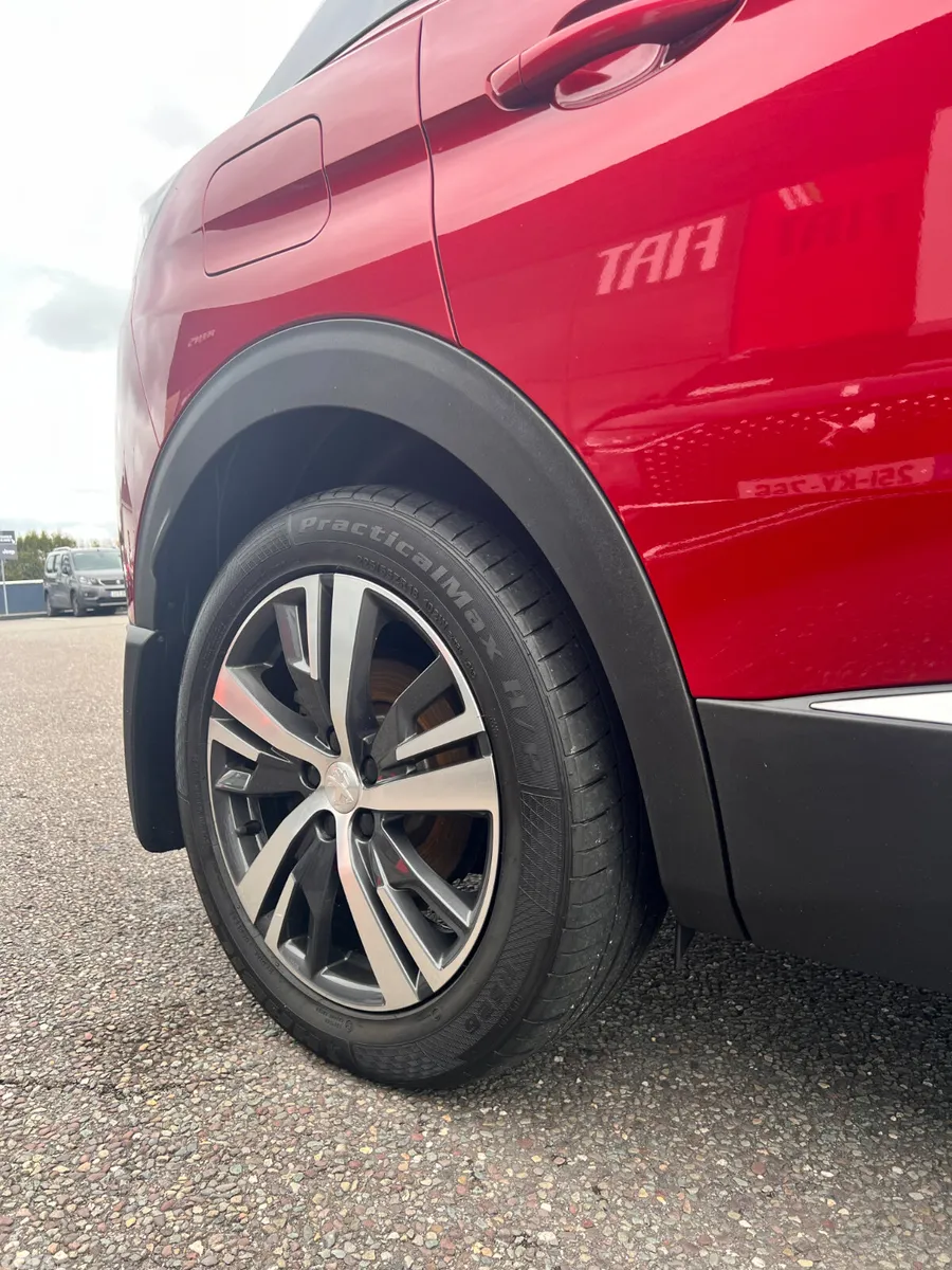 Peugeot 3008 MPV, Diesel, 2022, Red