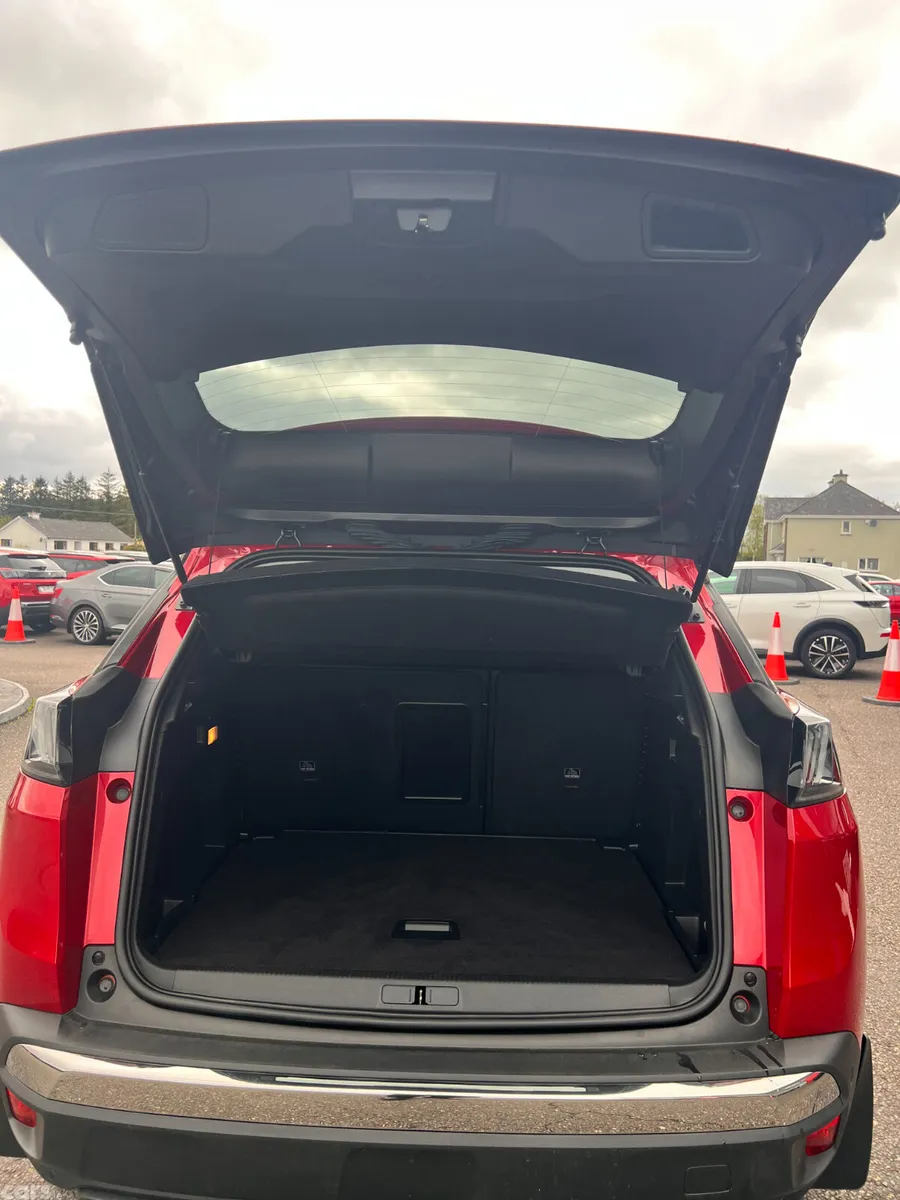 Peugeot 3008 MPV, Diesel, 2022, Red