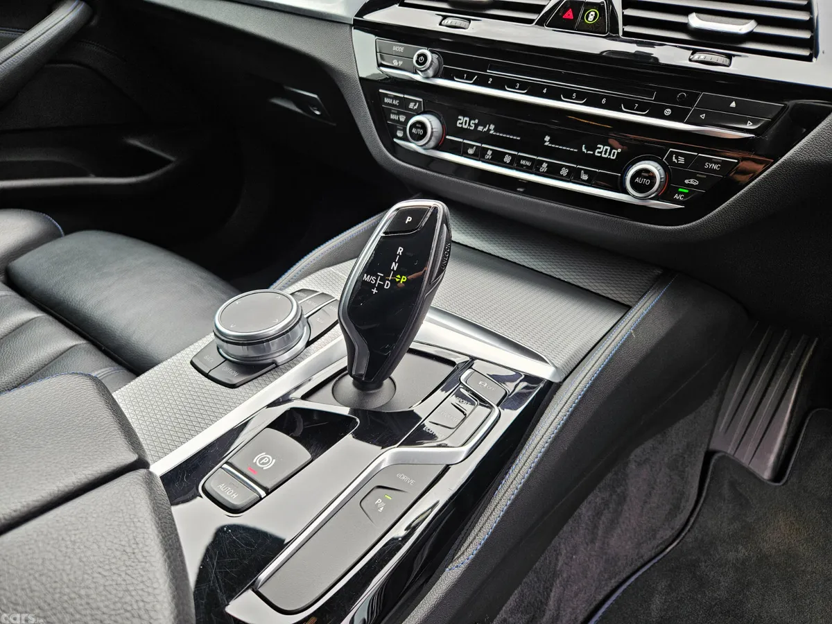 BMW 5-Series Saloon, Petrol Plug-in Hybrid, 2018, Blue