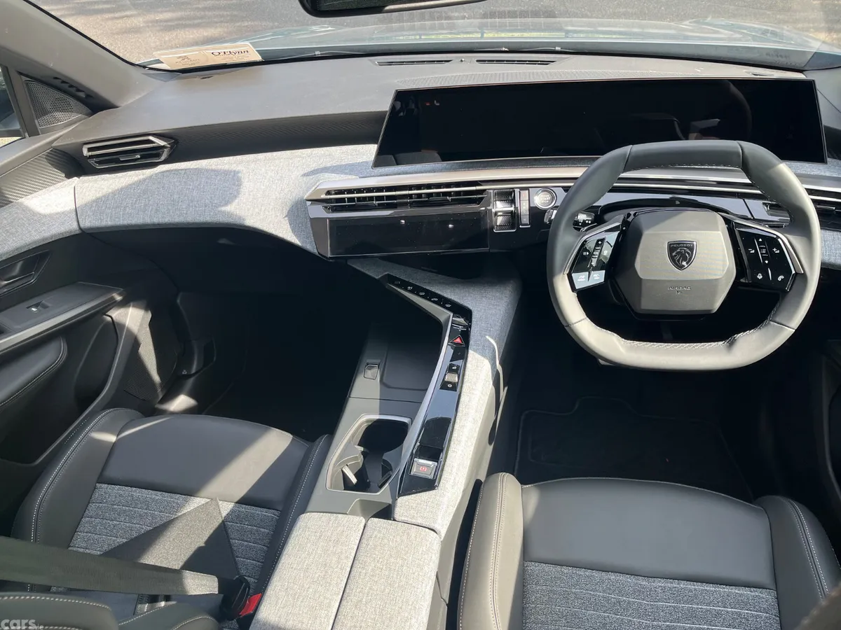 Peugeot 5008 MPV, Petrol Hybrid, 2025, Blue