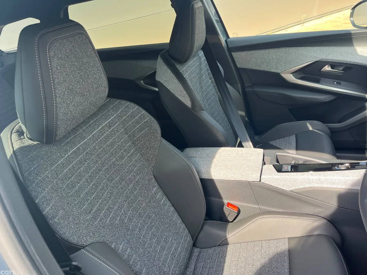 Peugeot 5008 MPV, Petrol Hybrid, 2025, Blue