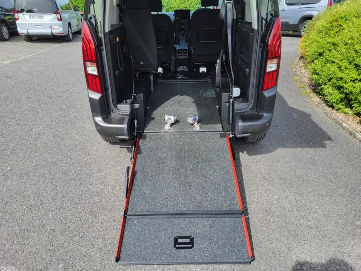 Peugeot Rifter MPV, Diesel, 2025, Green