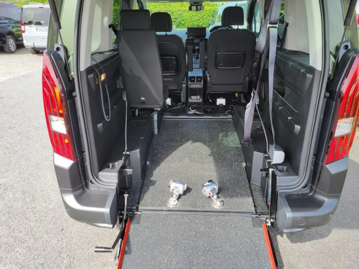 Peugeot Rifter MPV, Diesel, 2025, Green