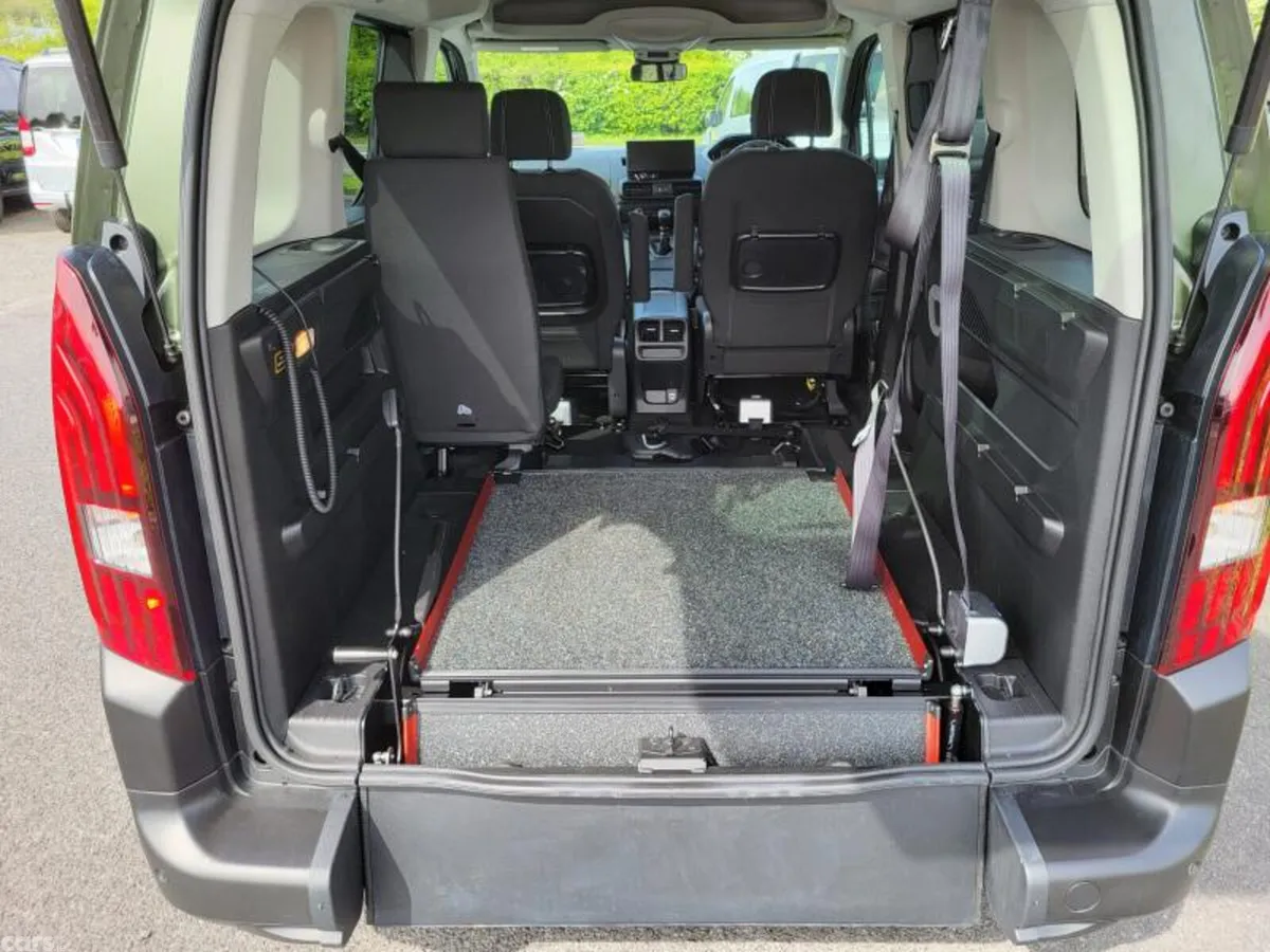 Peugeot Rifter MPV, Diesel, 2025, Green
