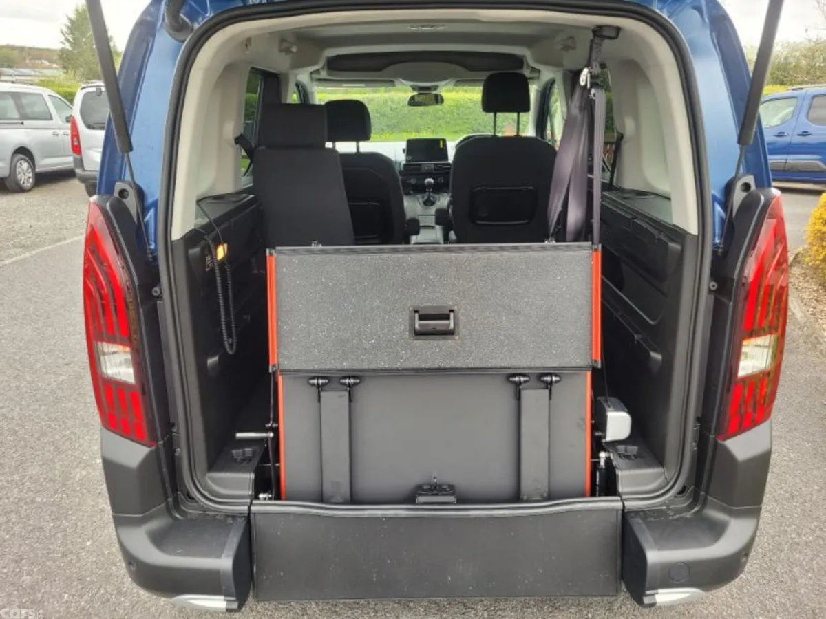 Peugeot Rifter MPV, Diesel, 2023, Blue