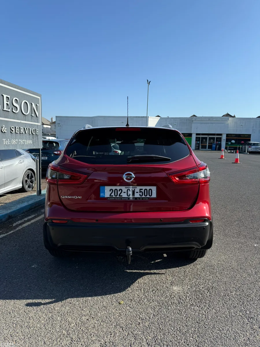 Nissan Qashqai MPV, Petrol, 2020, Red