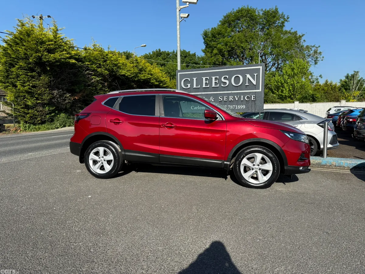 Nissan Qashqai MPV, Petrol, 2020, Red