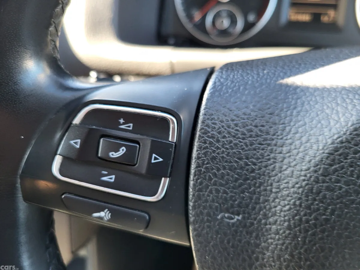 Volkswagen Touran MPV, Diesel, 2014, Black