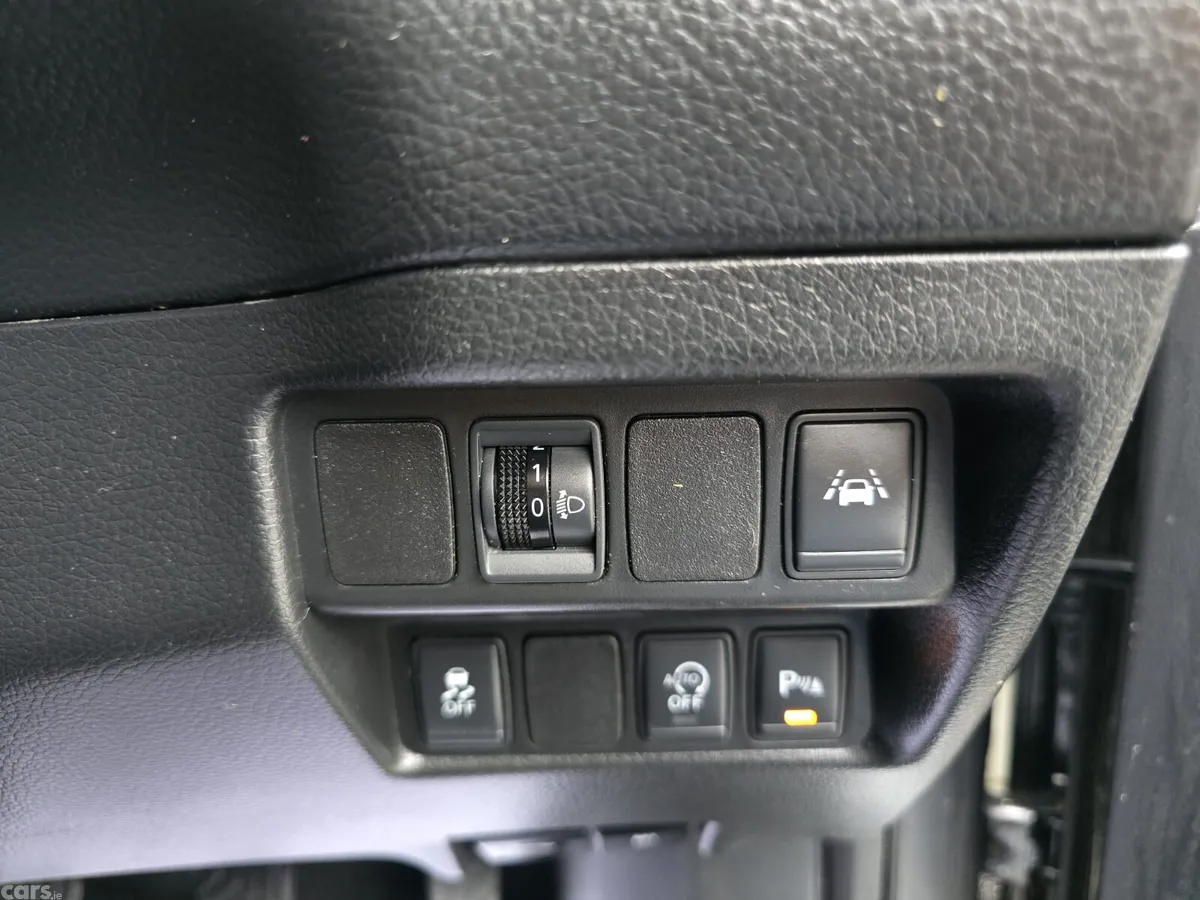 Nissan Qashqai Hatchback, Diesel, 2016, Grey
