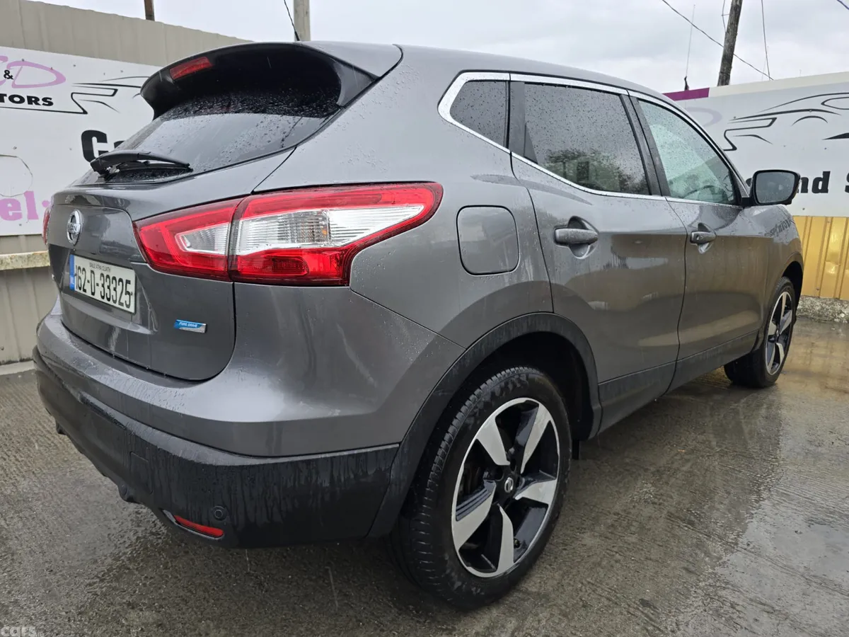 Nissan Qashqai Hatchback, Diesel, 2016, Grey