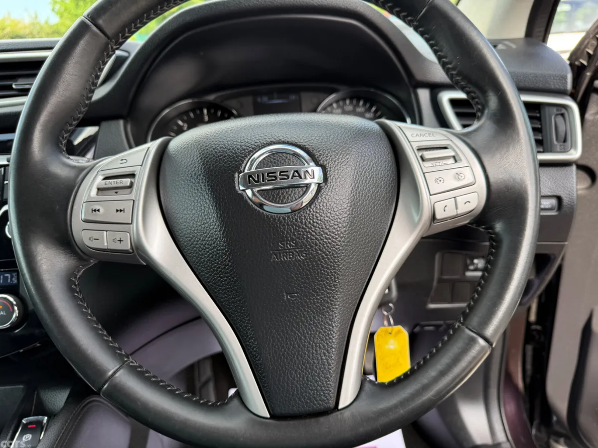 Nissan Qashqai Hatchback, Diesel, 2015, Black