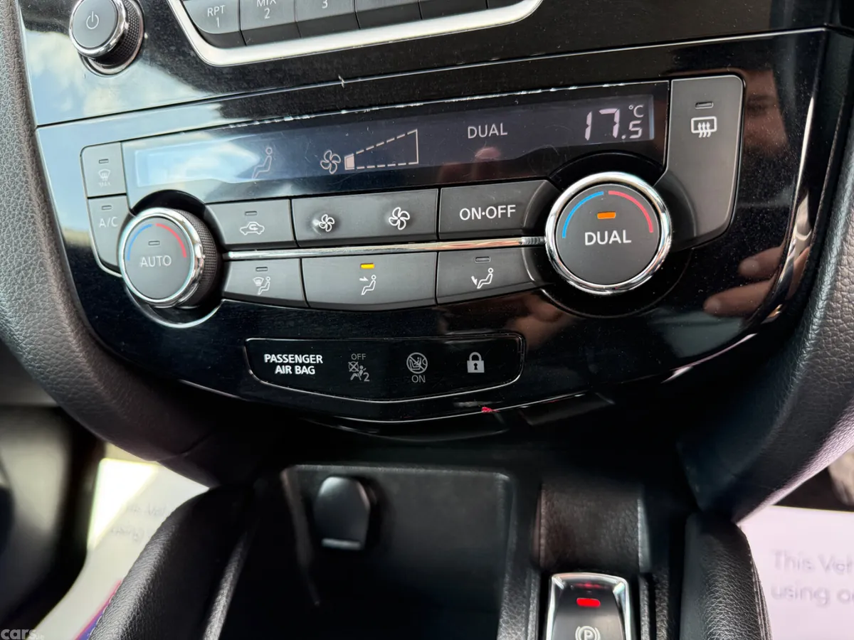 Nissan Qashqai Hatchback, Diesel, 2015, Black