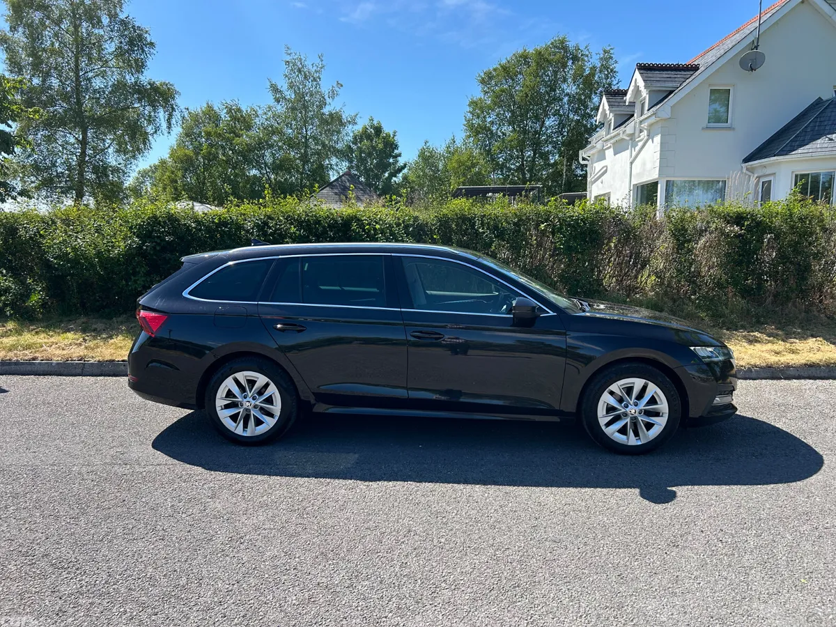 Skoda Octavia Estate, Petrol Plug-in Hybrid, 2022, Black