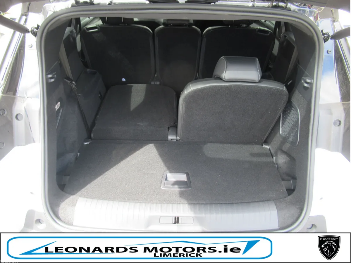 Peugeot 5008 SUV, Petrol Hybrid, 2026, White