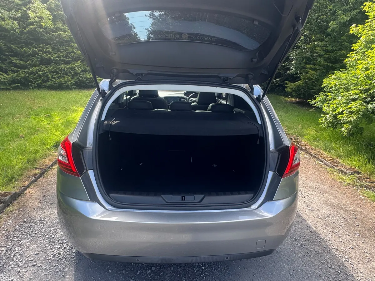 Peugeot 308 Hatchback, Petrol, 2015, Silver