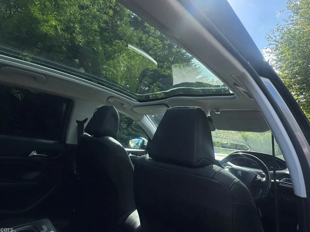 Peugeot 308 Hatchback, Petrol, 2015, Silver