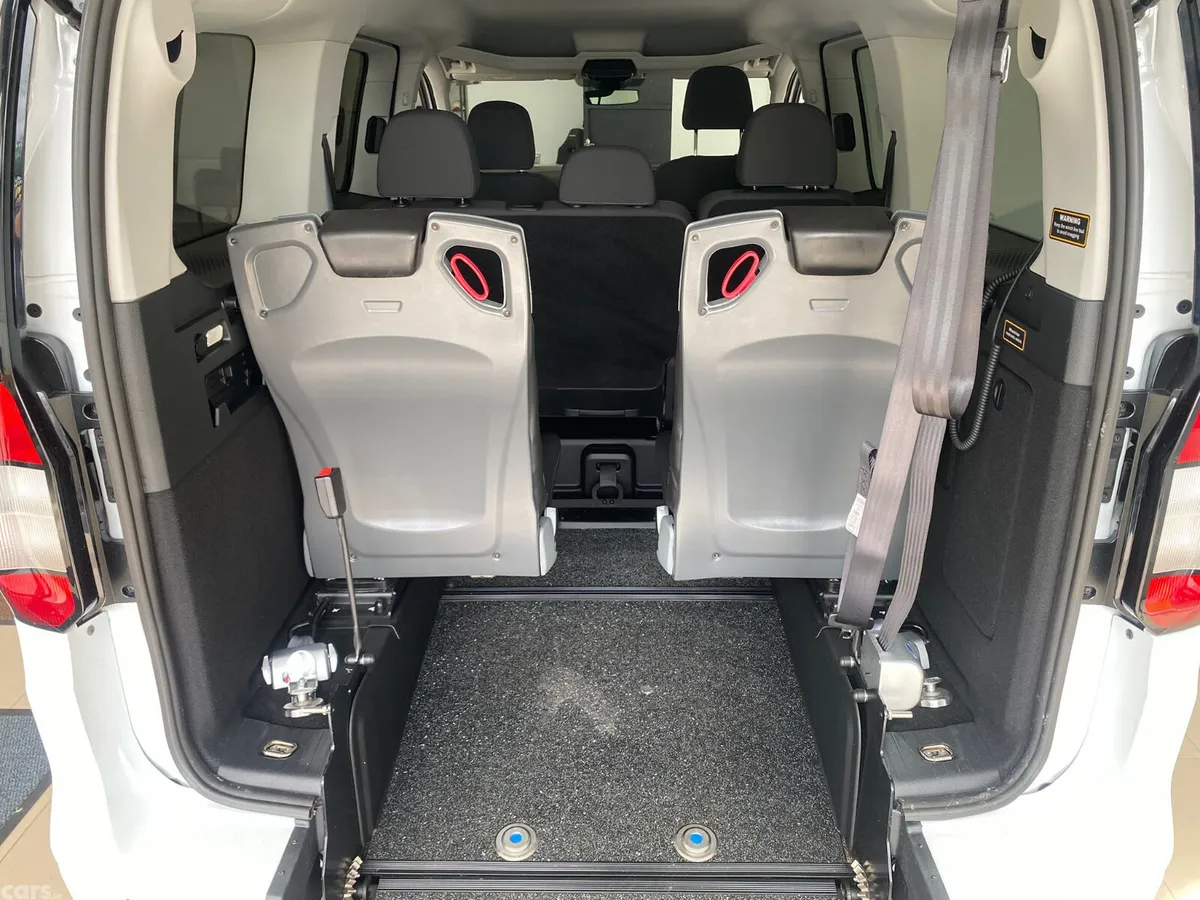 Ford Tourneo Connect MPV, Diesel, 2026, White
