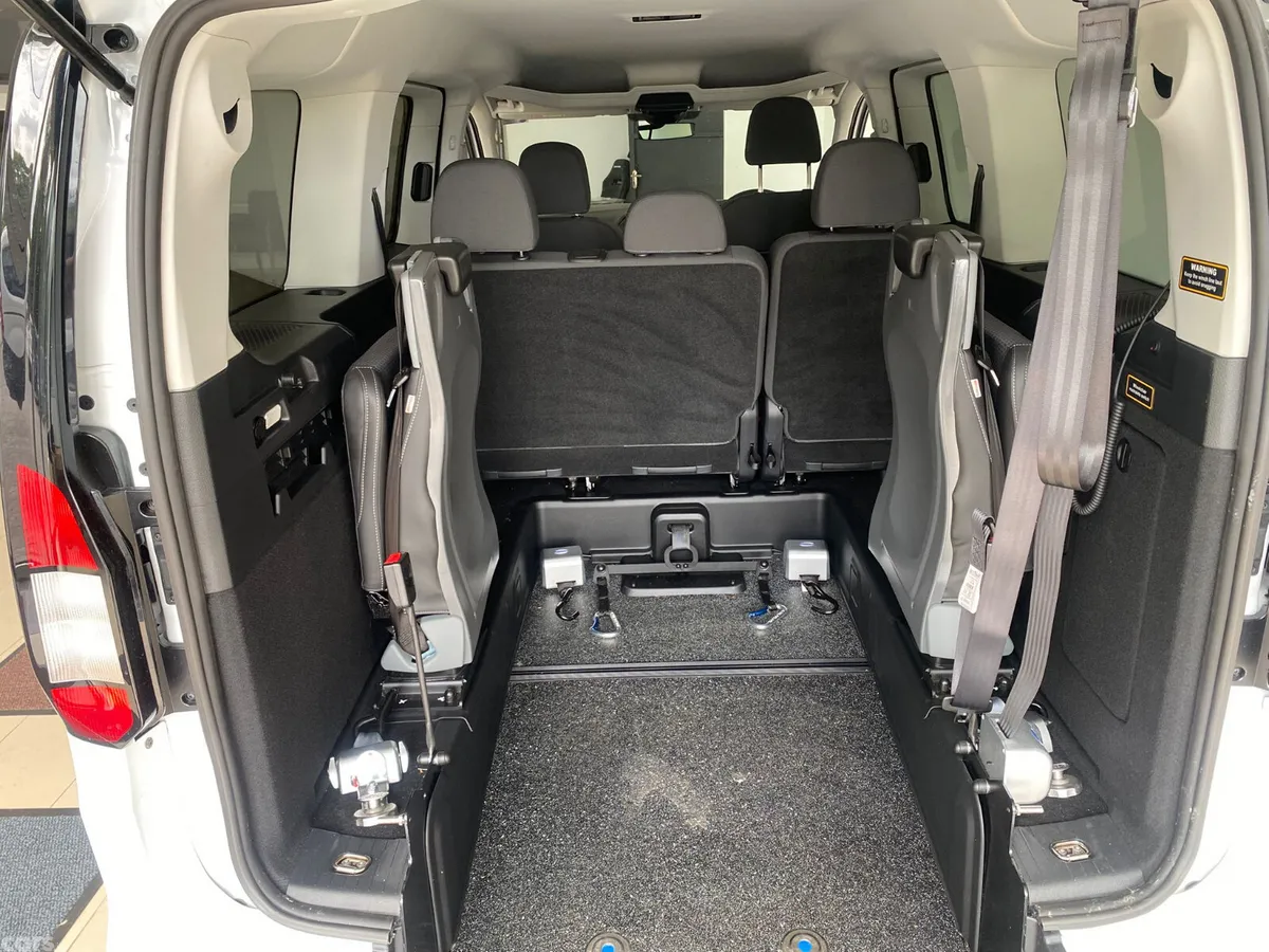 Ford Tourneo Connect MPV, Diesel, 2026, White