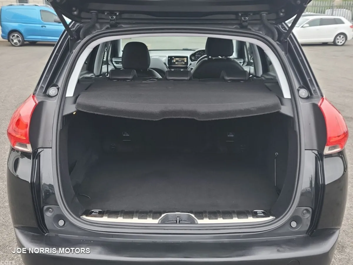 Peugeot 2008 Hatchback, Petrol, 2016, Black