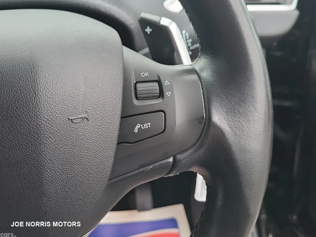 Peugeot 2008 Hatchback, Petrol, 2016, Black