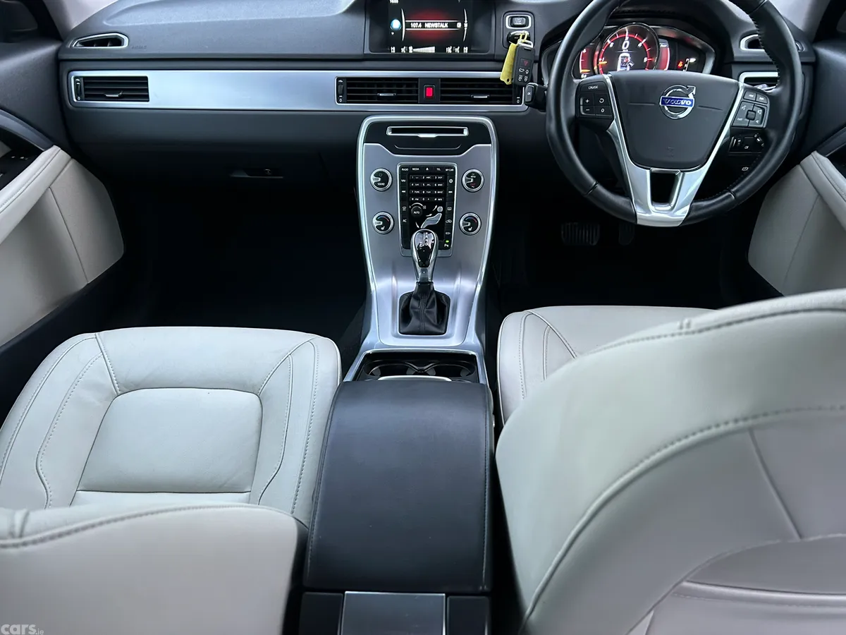 Volvo V70 Estate/Jeep, Diesel, 2016, Black