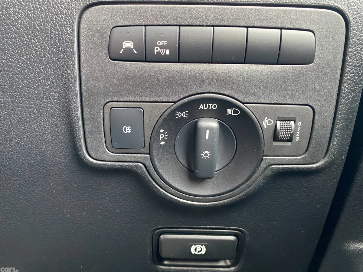 Mercedes-Benz Vito Minibus, Diesel, 2023, White