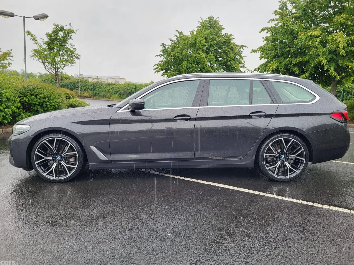 BMW 5-Series Estate/Jeep, Diesel, 2021, Grey