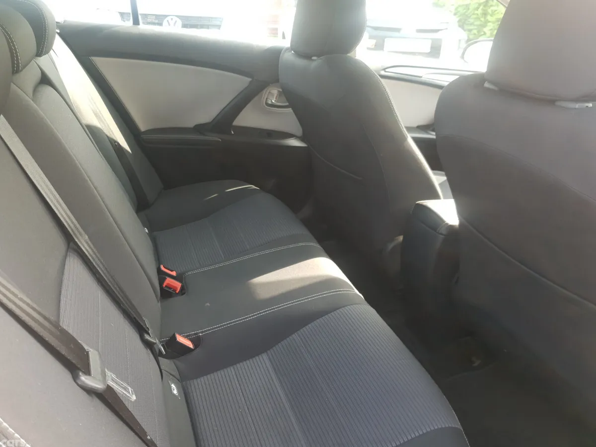 Toyota Avensis Saloon, Diesel, 2017, Grey