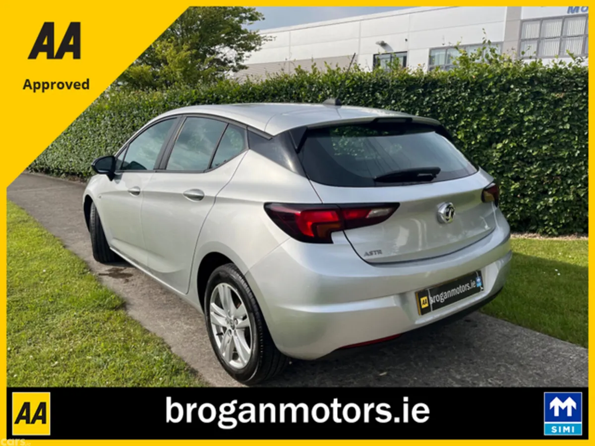 Vauxhall Astra Hatchback, Diesel, 2021, Silver
