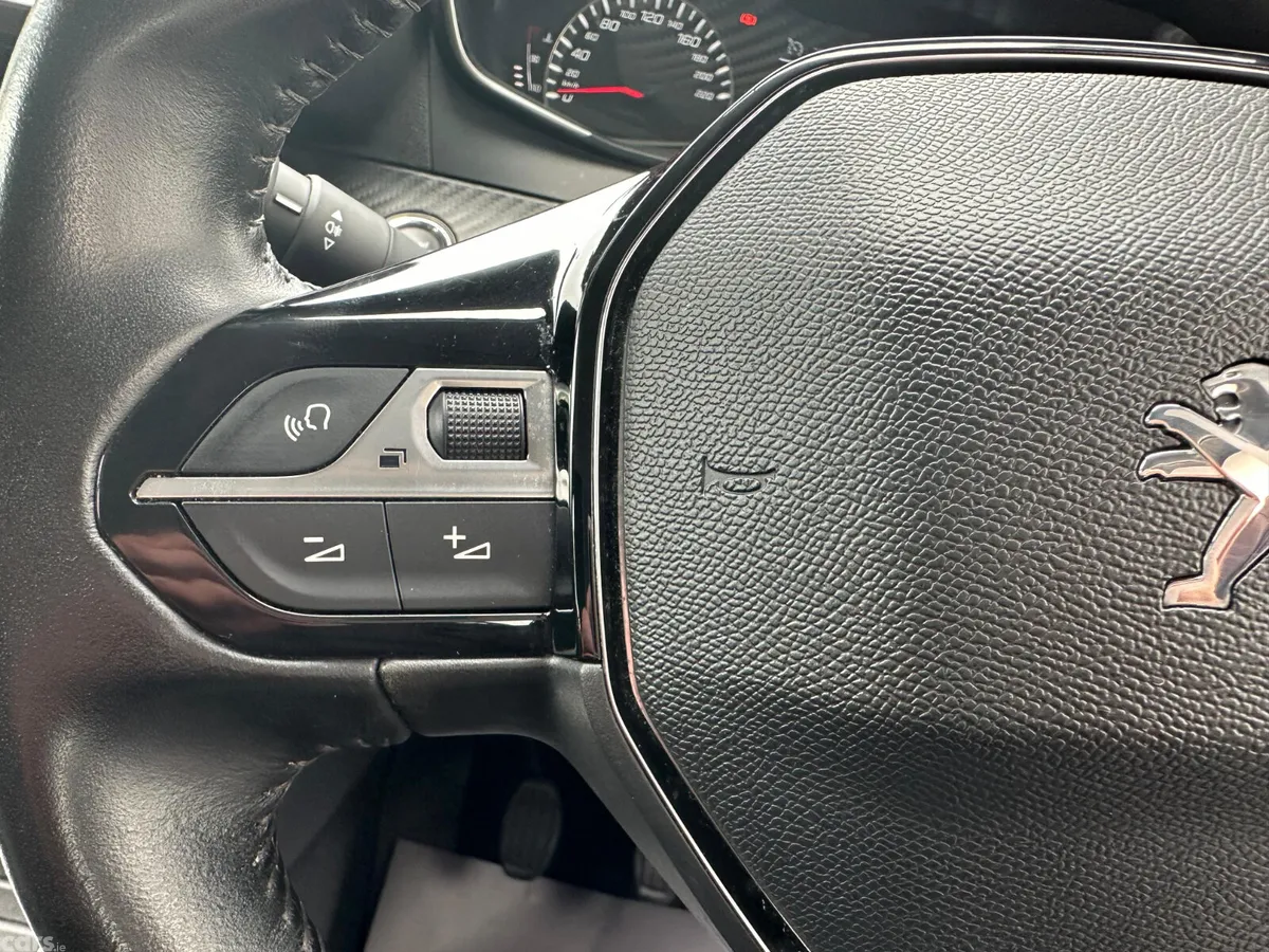 Peugeot 208 Hatchback, Petrol, 2020, Grey