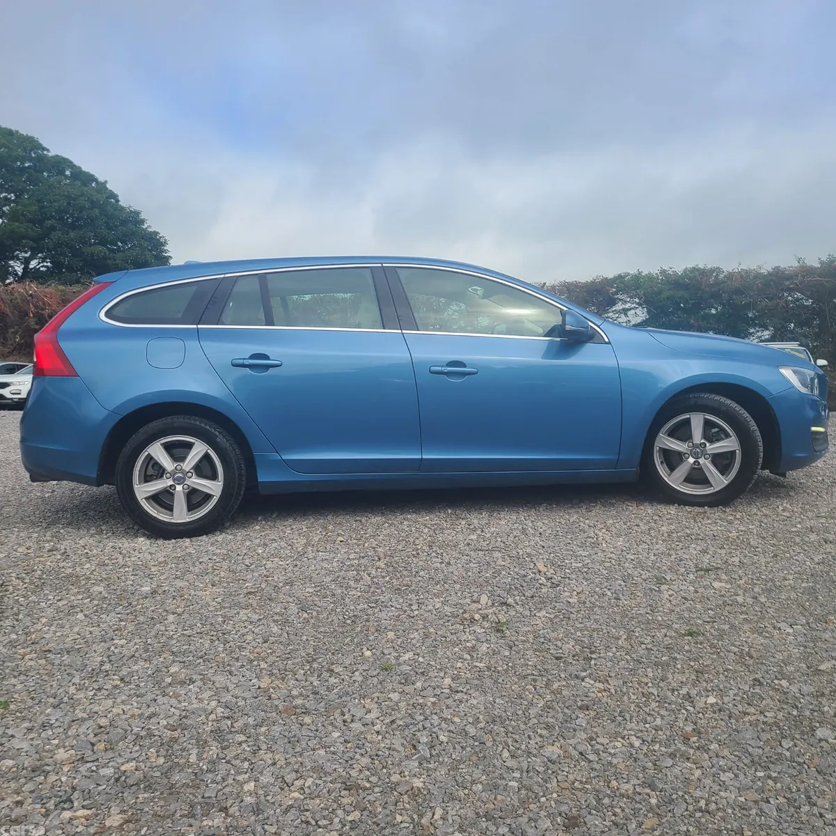 Volvo V60 Estate, Petrol, 2017, Blue