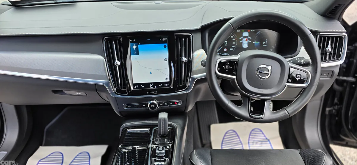 Volvo S90 Saloon, Petrol Plug-in Hybrid, 2021, Black